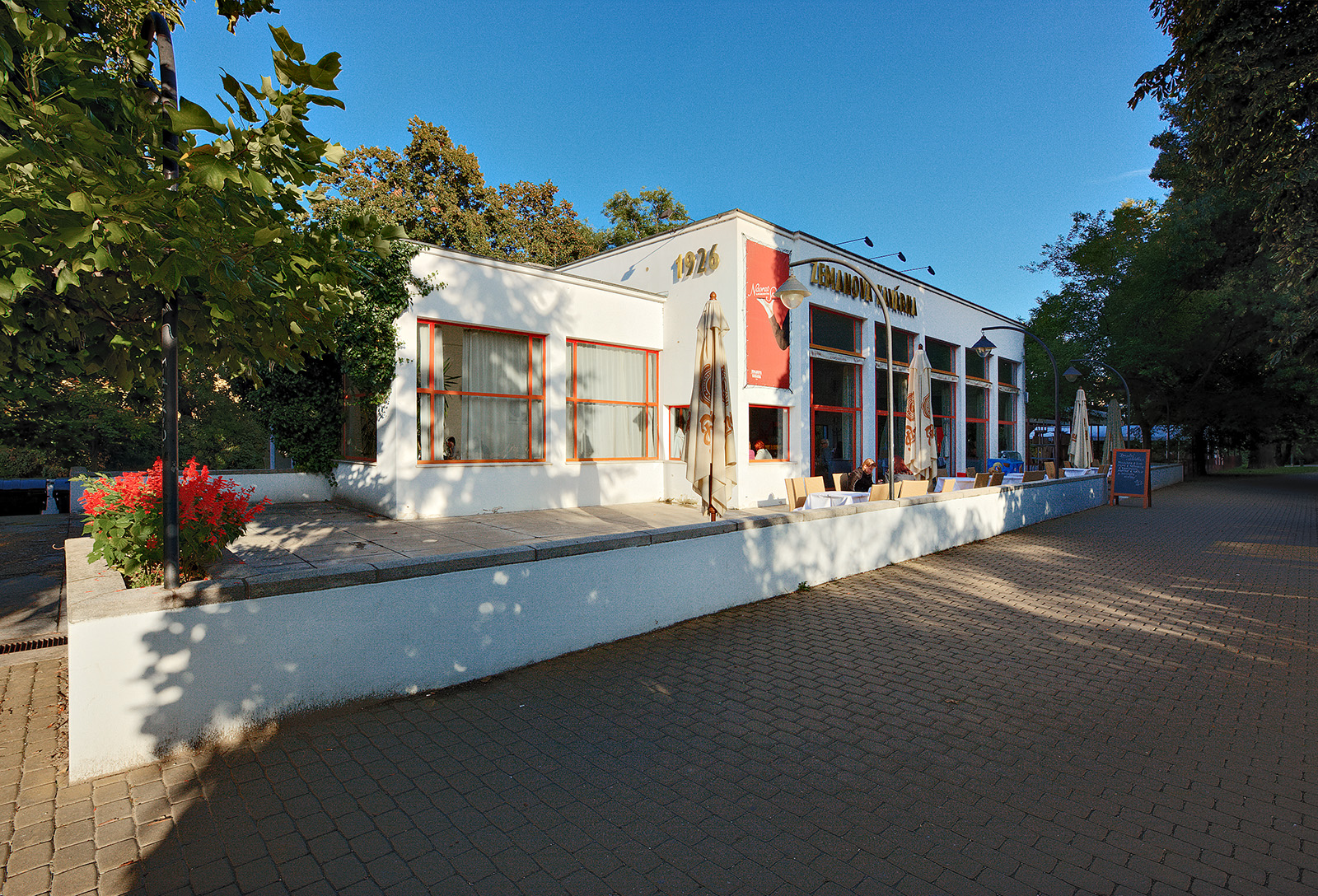 Funkcionalistický kávový skvost